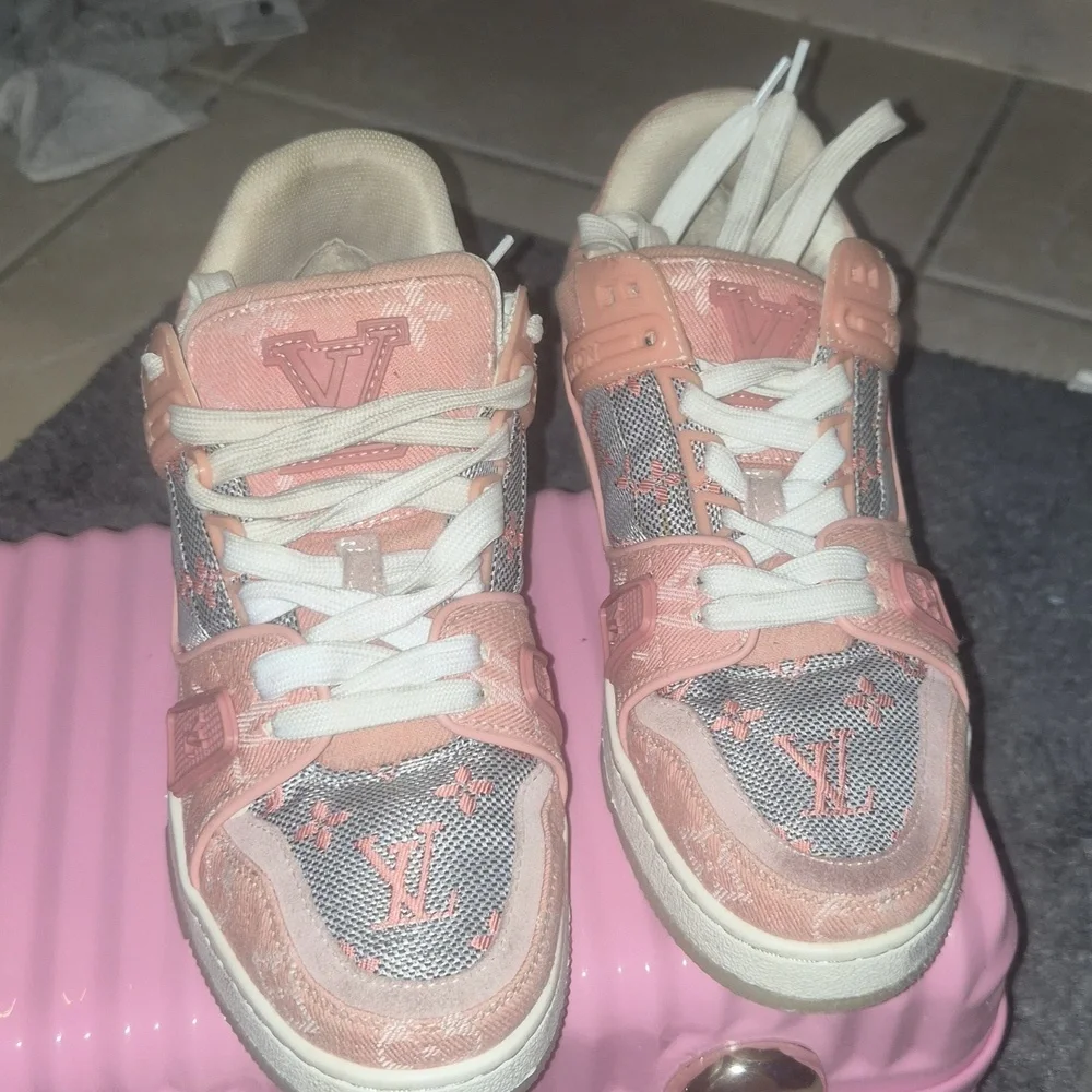 Louis Vuitton Women's Sneakers in Pink and White - Picture 7 of 7